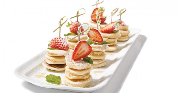 Mini pancakes with strawberries