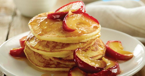 Ricotta and caramelized apple pancakes