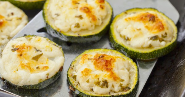 Pesto & Feta Zucchini Rounds