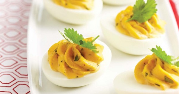 Devilled eggs with cilantro
