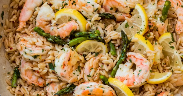 Garlicky Orzo Shrimp Scampi with Asparagus