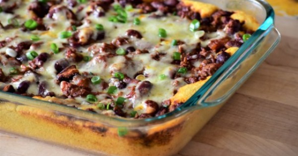 Easy Chili Cornbread Bake