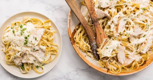 Copycat Olive Garden™ Chicken Alfredo