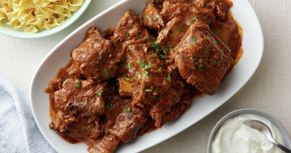 Slow-Cooker Short-Rib Goulash