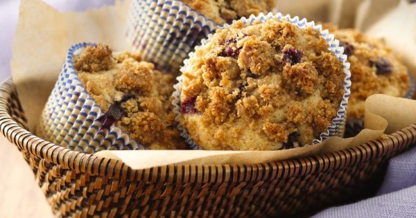 Blueberry-Streusel Muffins (White Whole Wheat Flour)