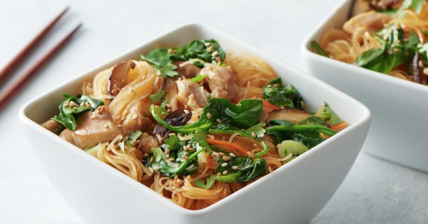 One-Pot Stir-Fry Rice Noodles with Chicken