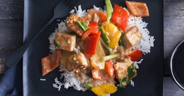 Vegetarian Stir-Fry with Spicy Peanut Sauce