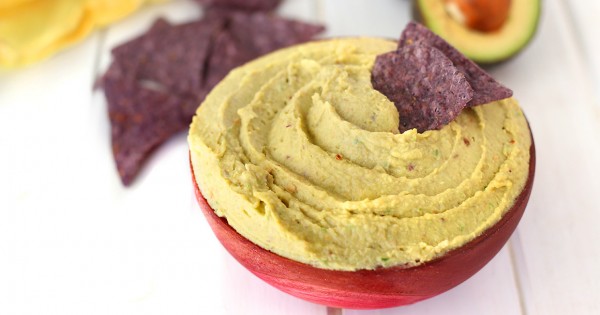 Spicy avocado hummus