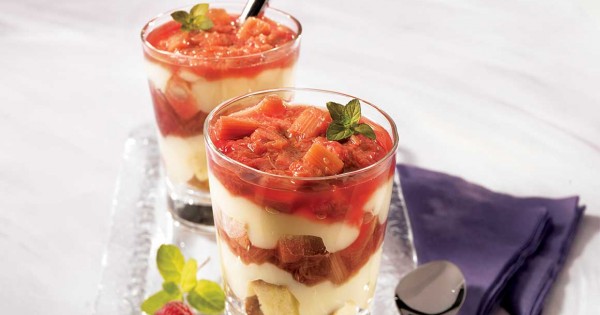 Rhubarb-raspberry trifle verrine