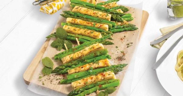 Asparagus and Le St-Vallier cheese brochettes