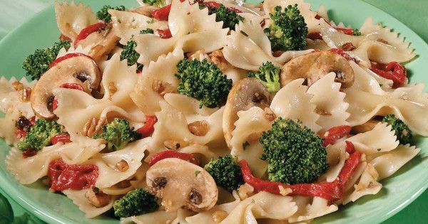 Pasta Salad with Nuts and Veggies