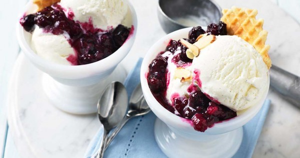 Blueberry & almond sundaes