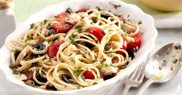 Linguine with tuna, capers and fresh tomatoes