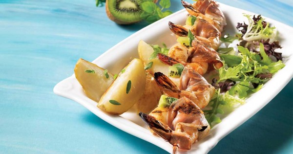 Shrimp-prosciutto brochettes