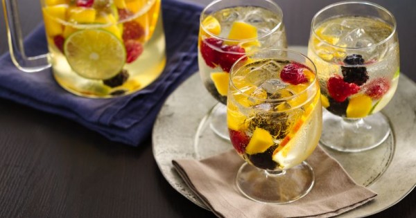 Elderflower-White Wine Sangria