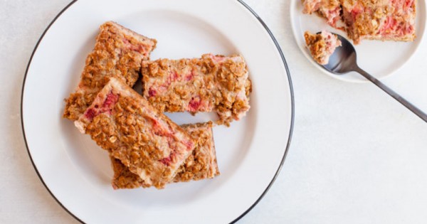 Strawberry Yogurt Oatmeal Breakfast Bars