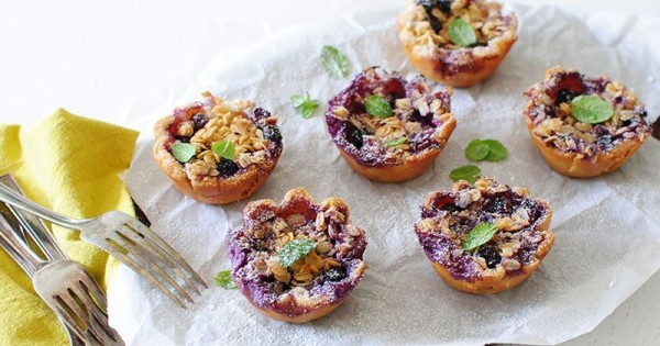 Blueberry Crumble Mini Pies
