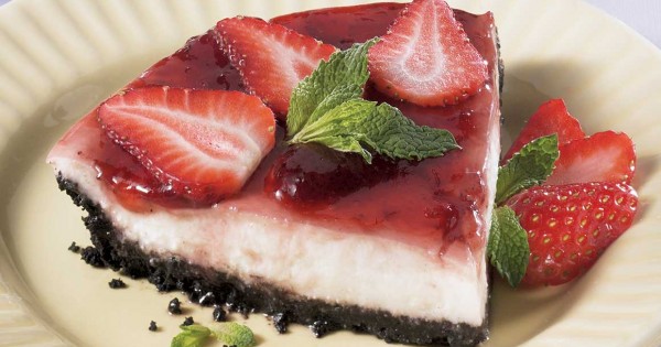 Yogurt, Ricotta and Strawberry Pie