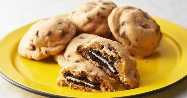 Oreo-Stuffed Chocolate Chip Cookies