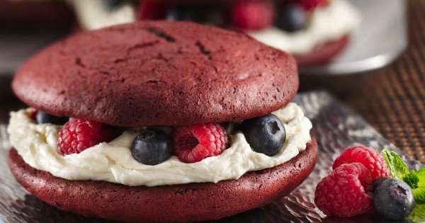 Red Velvet Whoopie Pies