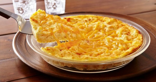 Impossibly Easy Mac n Cheese Pie