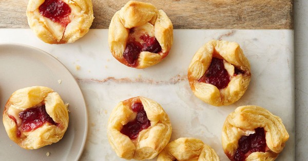 3-Ingredient Cranberry Brie Bites