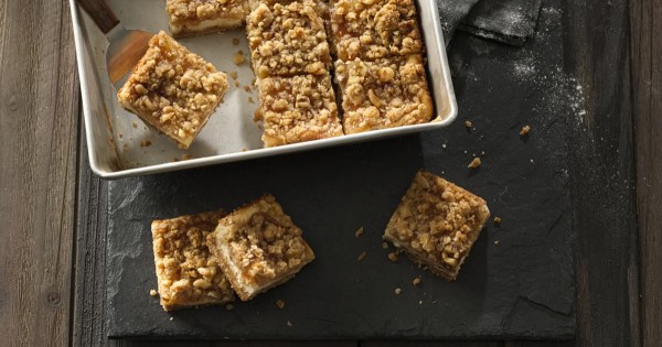 Apple Streusel Cheesecake Bars