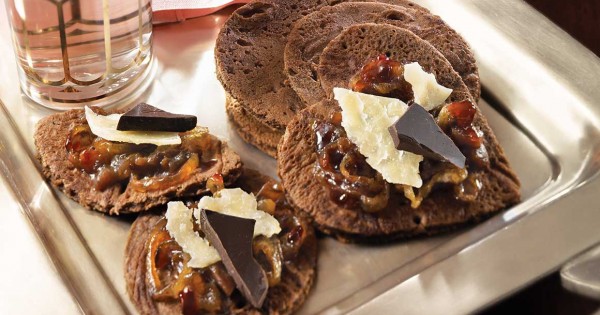 Dark chocolate blinis with raspberry-onion confit and 5-year-old cheddar