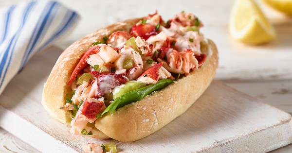 Traditional lobster roll