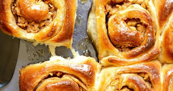 Hot Sticky Apple Buns with Vanilla-Cinnamon Ice Cream