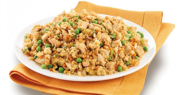 Riced cauliflower stir-fry with chicken and vegetables