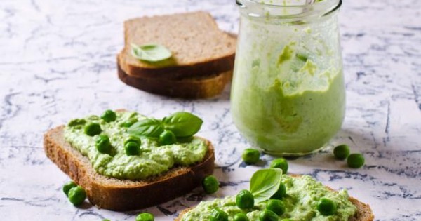 Sweet pea and cream cheese smoked salmon spread