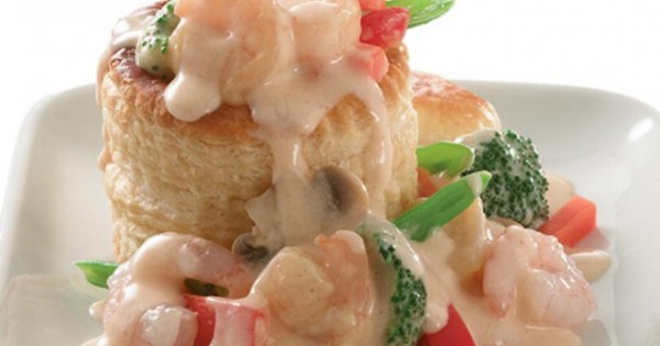 Creamy Shrimp Curry on Pastry Shells