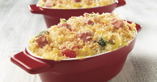Crunchy macaroni and cheese casserole with bologna