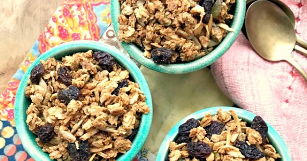 Peanut Butter Granola Makes Snack Time More Interesting