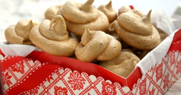 Easy Molasses Walnut Meringues with Gingerbread Spices