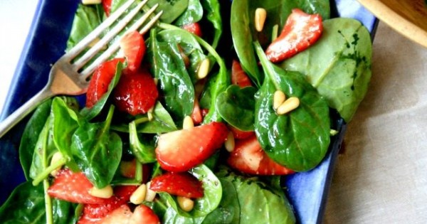 Strawberry spinach salad with molasses vinaigrette