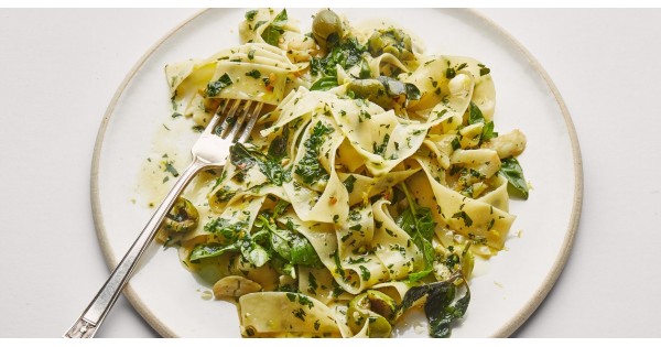Herby Pasta with Garlic and Green Olives