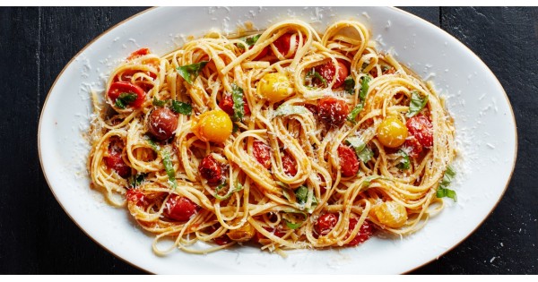 Pasta with 15-Minute Burst Cherry Tomato Sauce