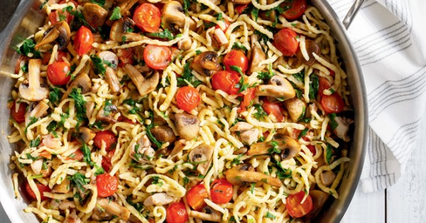 Spätzle with Chicken and Arugula