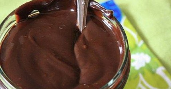 Five minute chocolate sauce