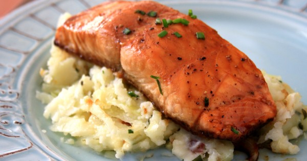 Molasses and soy glazed salmon – an easy way to eat more fish