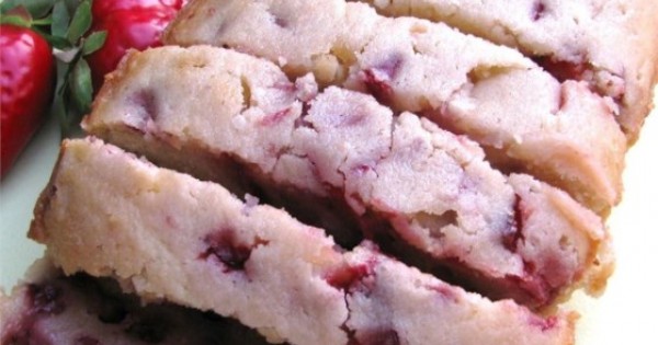 Amazing Strawberry Pound Cake