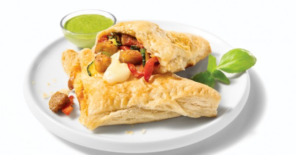 Mini puff pastries with Spicy Italian sausages and grilled vegetables