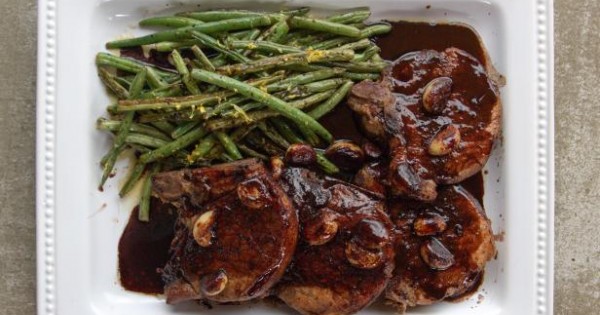 Pork Chops with Wine and Garlic