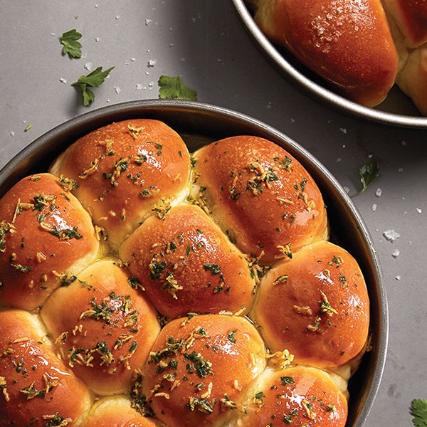 Pull apart garlic bread rolls-image