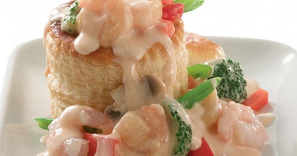 Creamy Shrimp Curry on Pastry Shells